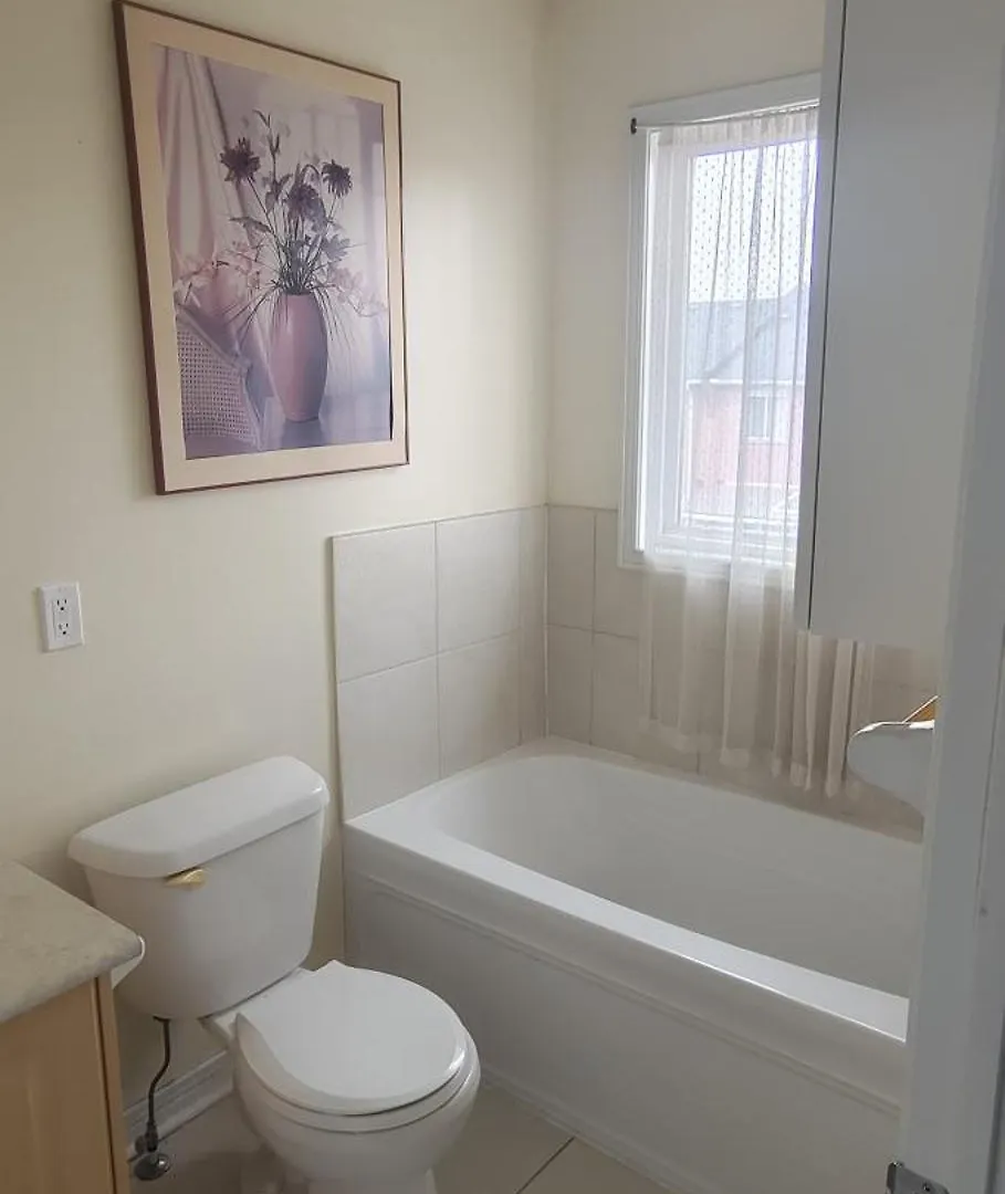 Homestay Cozy N Beautiful Room Near Transit, Restaurants- High Speed Internet, Free Parking Toronto