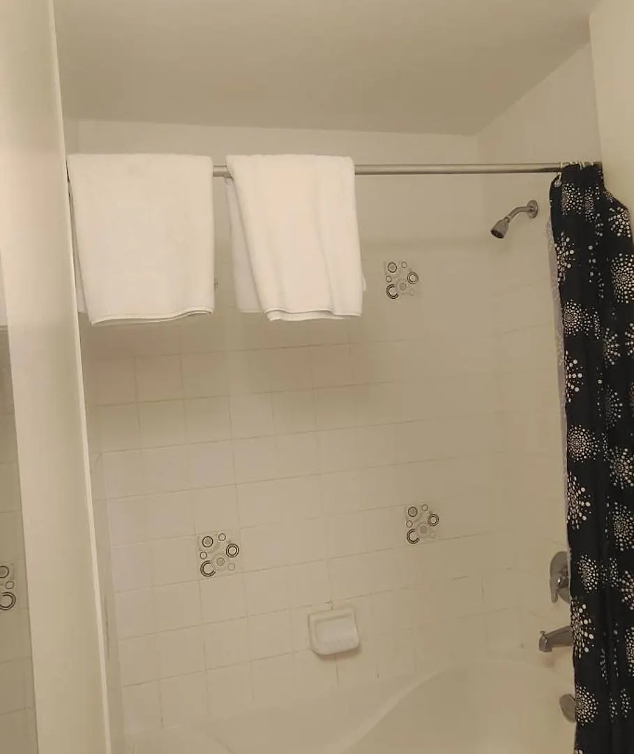 Cozy N Beautiful Room Near Transit, Restaurants- High Speed Internet, Free Parking Toronto Homestay